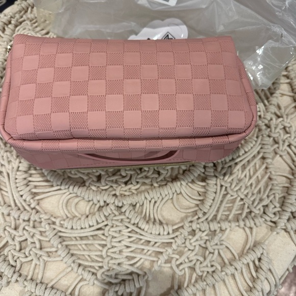 Pink Checkered Women's makeup/ toiletry Bag - Picture 1 of 13